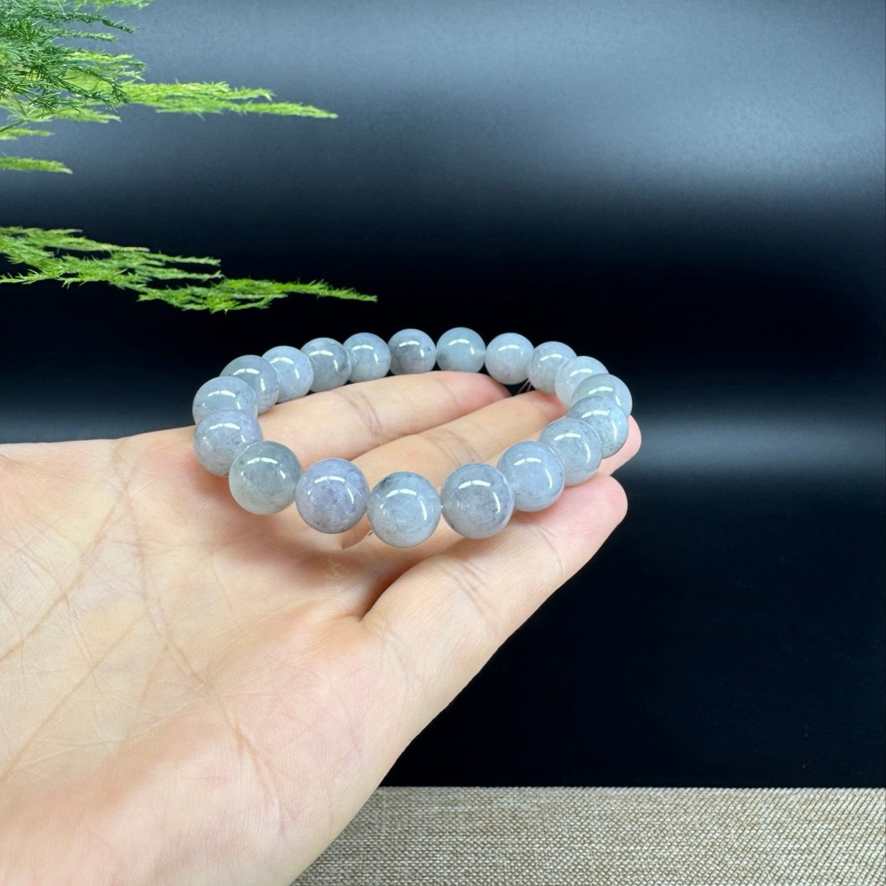 The beads shape of the round.The beads color is lavender black.