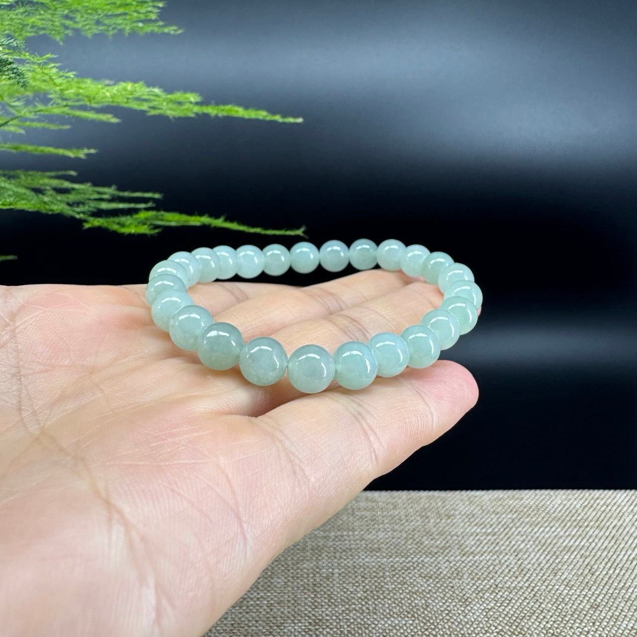 The beads shape of the round.The beads colors are apple green.