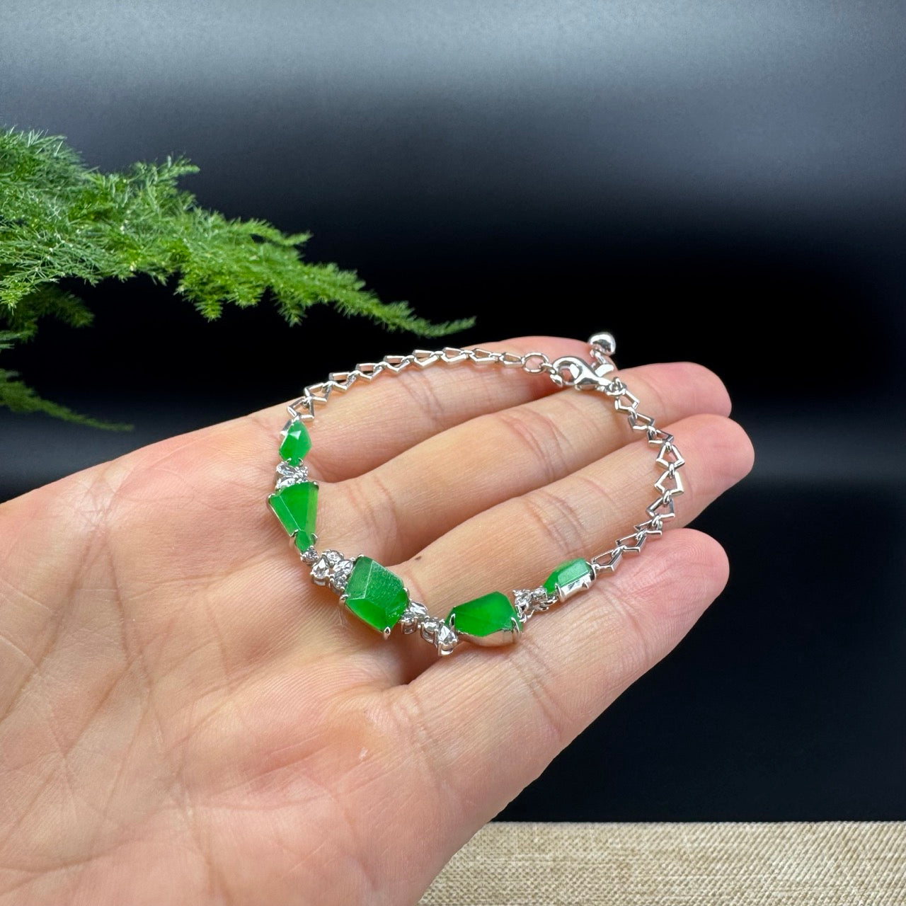 18K White Gold Imperial Green Jadeite Jade Bracelet With Diamonds