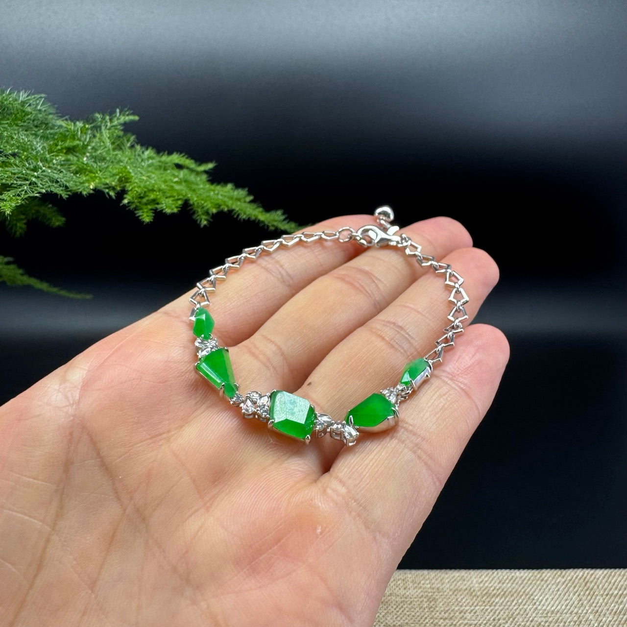 18K White Gold Imperial Green Jadeite Jade Bracelet With Diamonds