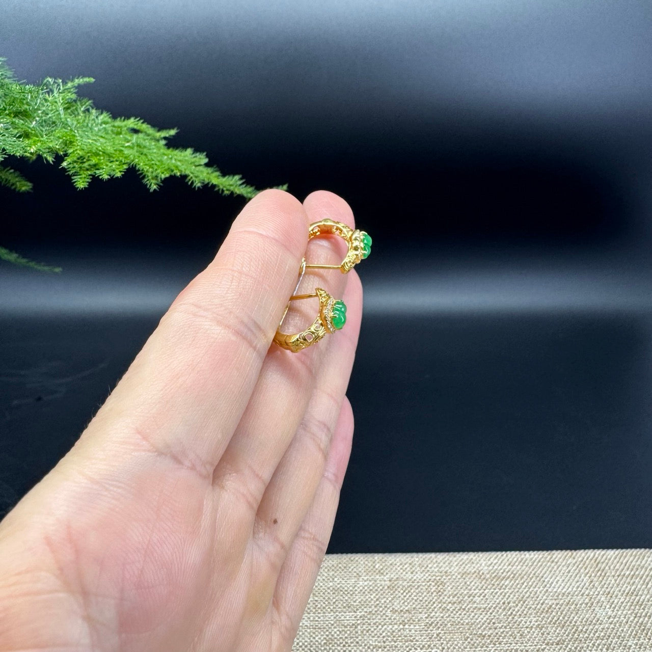 RealJade® 18k Yellow Gold Imperial Green Jadeite Jade Hulu Diamonds Stud Earrings