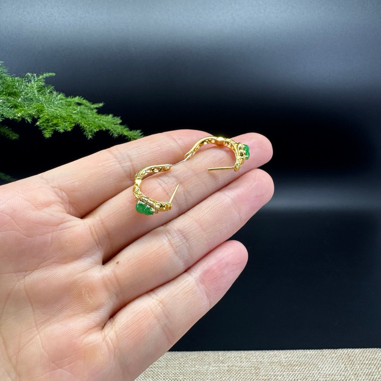 RealJade® 18k Yellow Gold Imperial Green Jadeite Jade Hulu Diamonds Stud Earrings