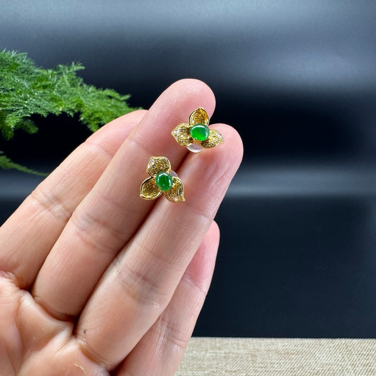 The earring shape of the flower.The jade color is imperial green.