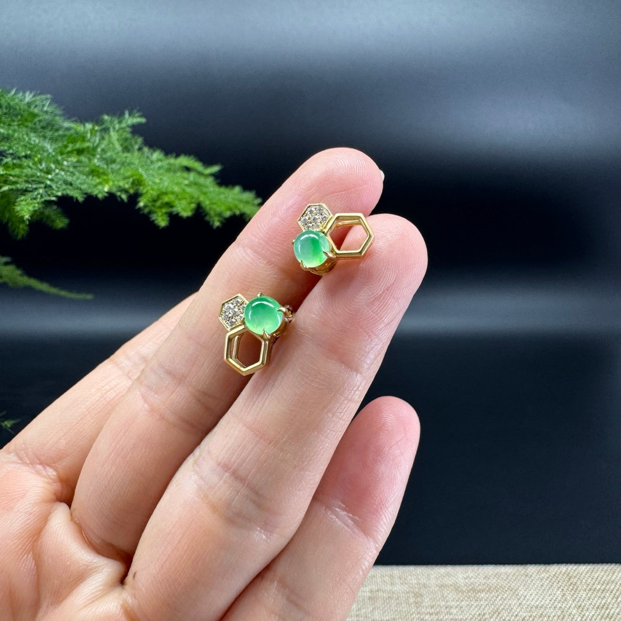 "BeeHive"18k Yellow Gold Green Jadeite Jade Stud Earrings with Diamonds