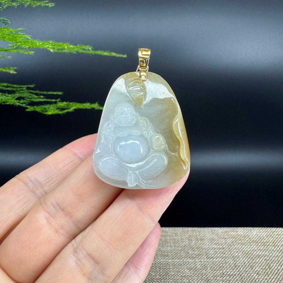 The pendant shape of the buddha.The pendant color is icy yellow.