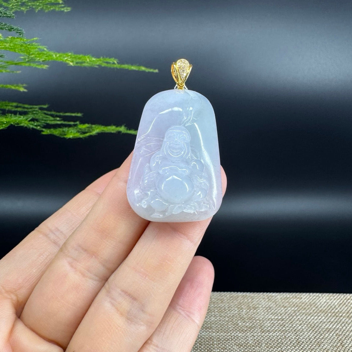 The pendant shape of the buddha.The pendant color is lavender green.