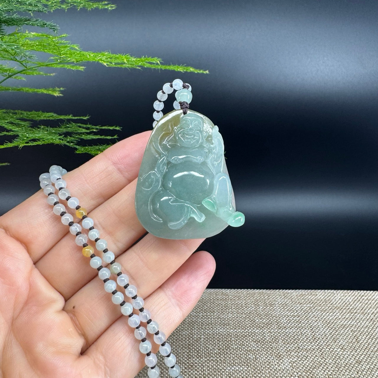 The pendant shape of the happy buddha.The pendant color is icy green.