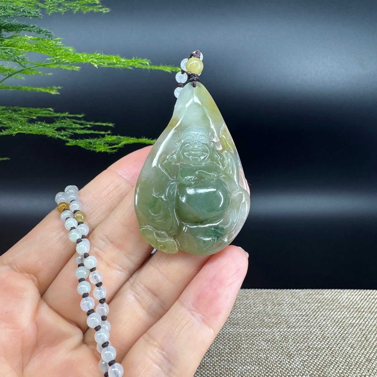 The pendant shape of the buddha.The pendant color is yellow green.
