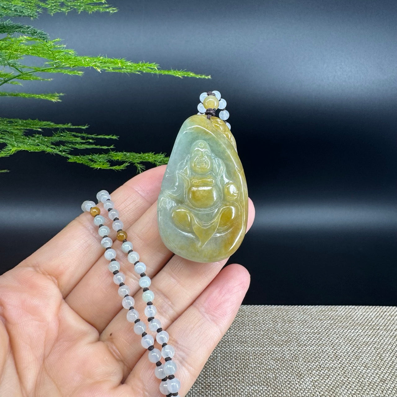 The pendant shape of the buddha.The pendant color is yellow green.