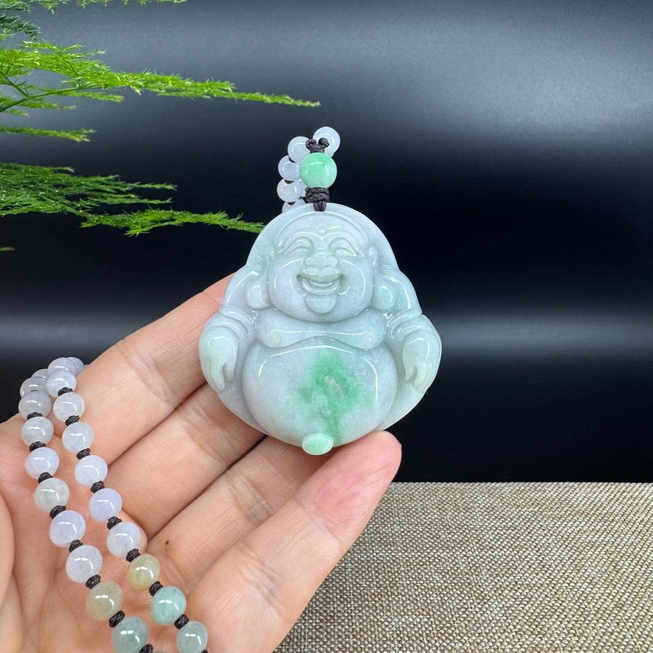 The pendant shape of the buddha.The pendant color is white green.