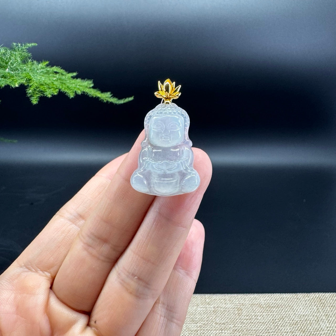The pendant shape of the baby buddha.The pendant color is icy.