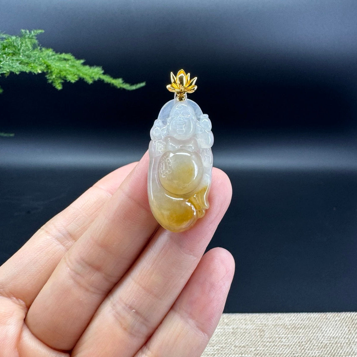 The pendant shape of the buddha.The pendant color is icy yellow.