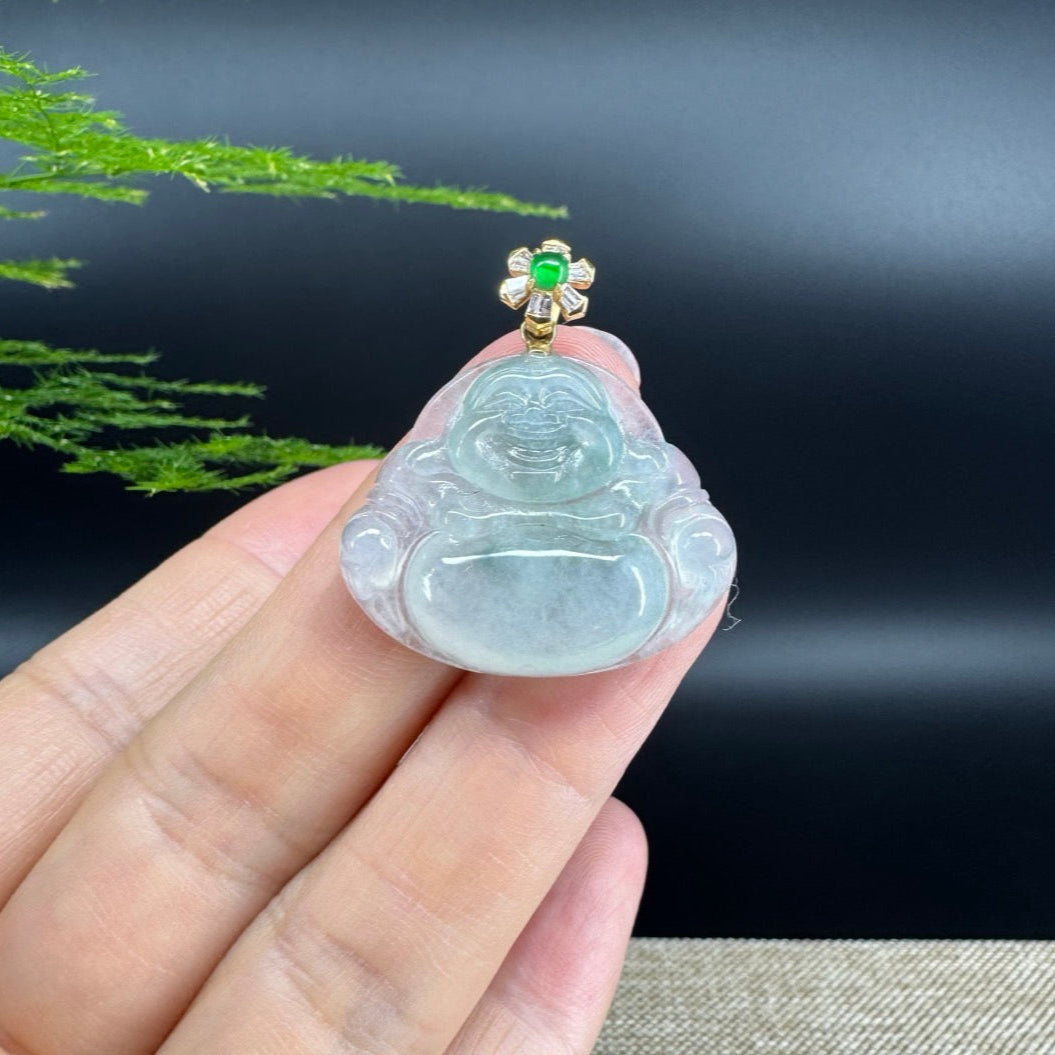 The pendant shape of the buddha.The pendant color is icy green.