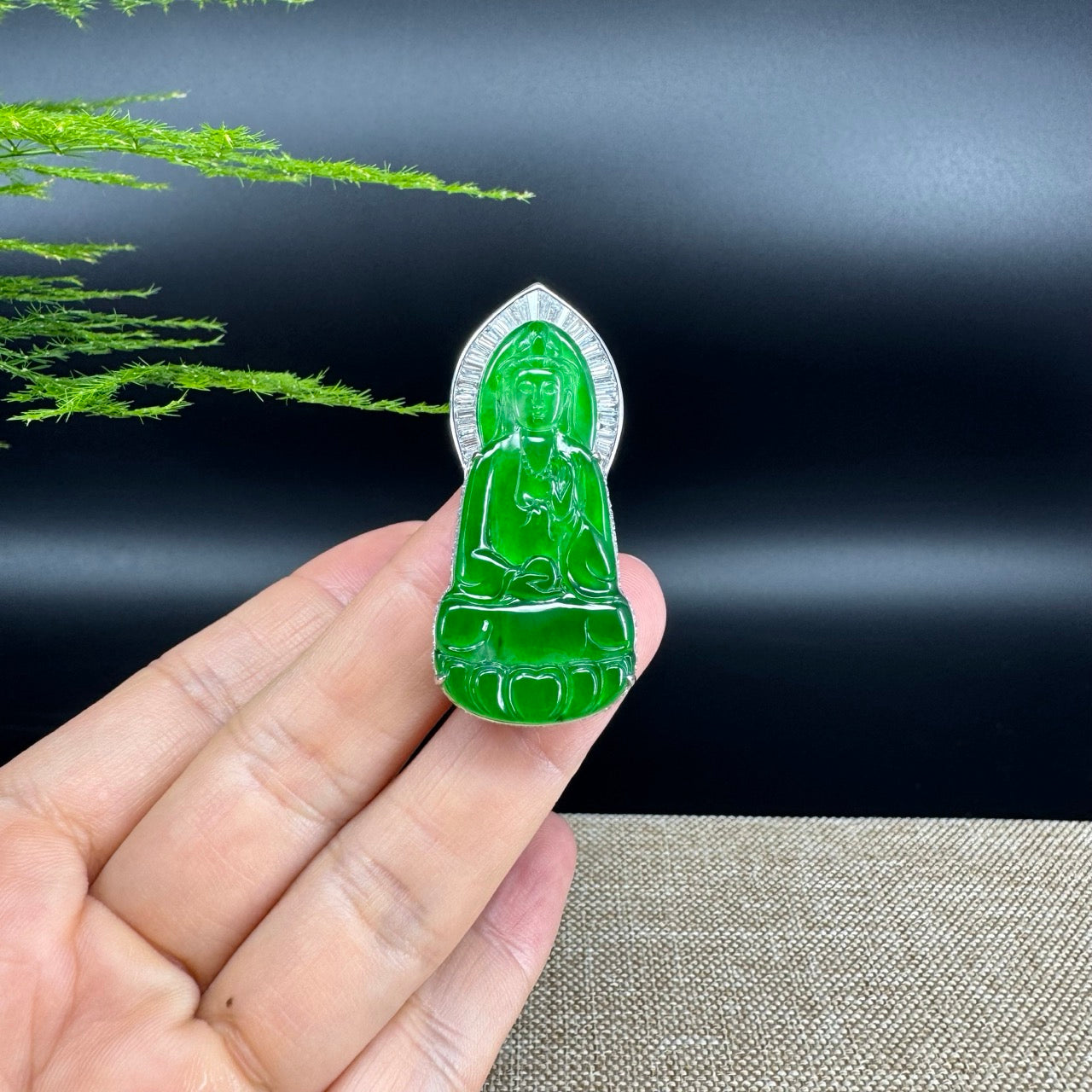 The pendant shape of the guanyin.The pendant color is green.