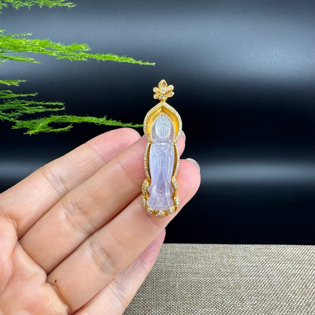 The pendant shape of the guanyin.The pendant color is icy lavender.