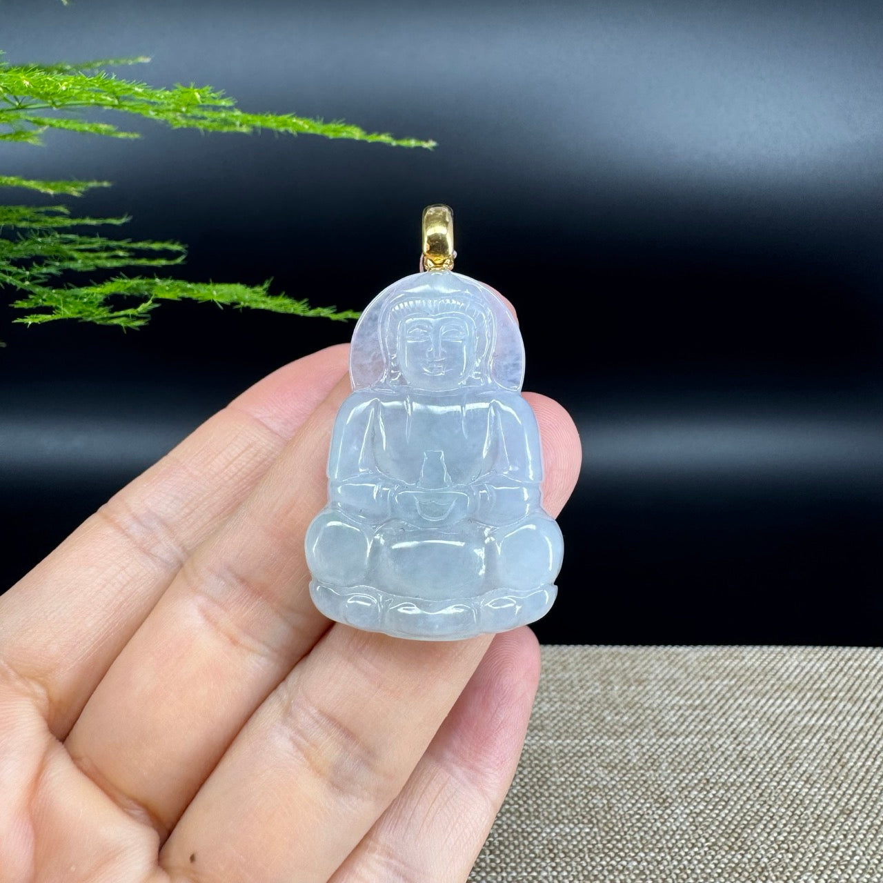 The pendant shape of the guanyin.The pendant color is icy.