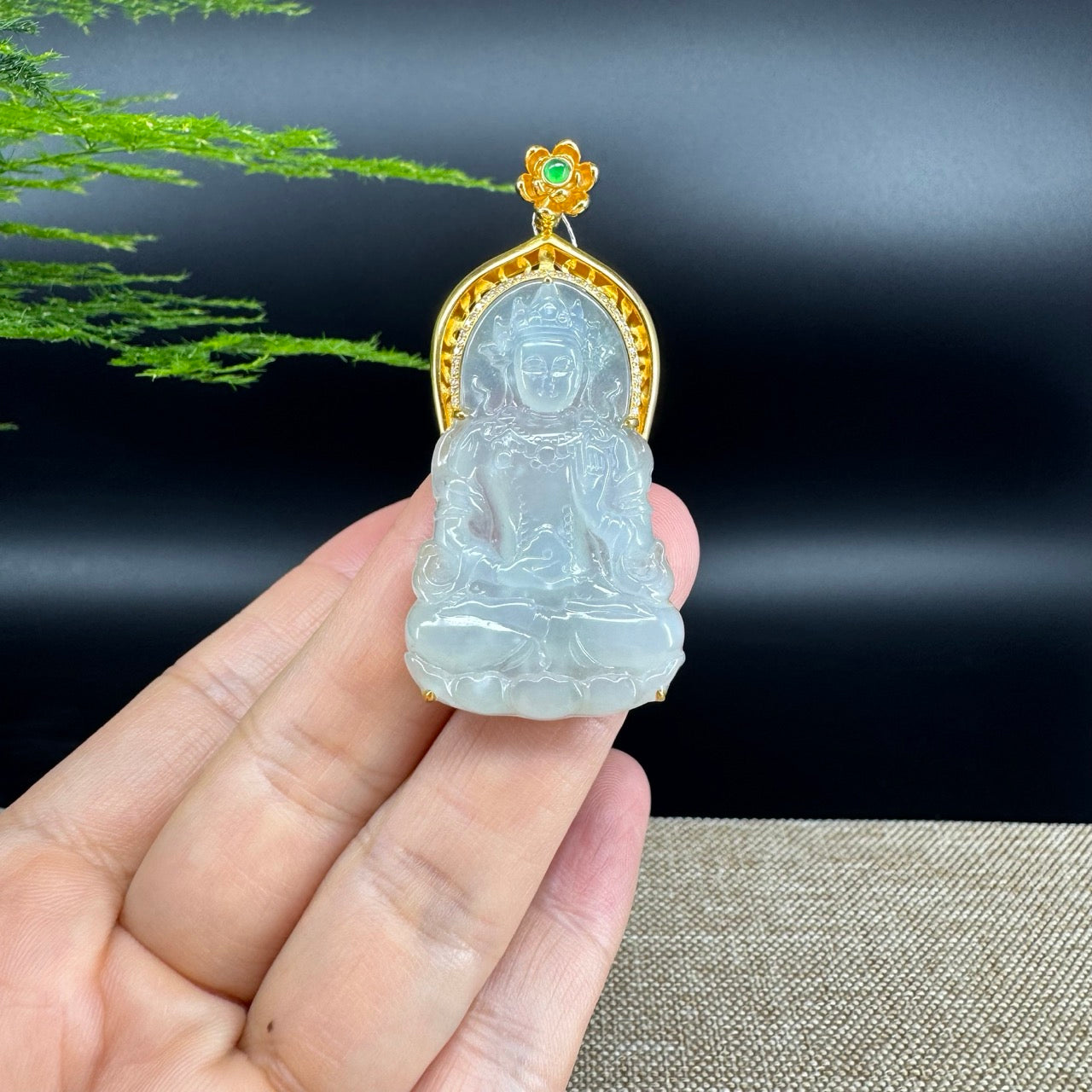The pendant shape of the guanyin.The pendant color is icy.