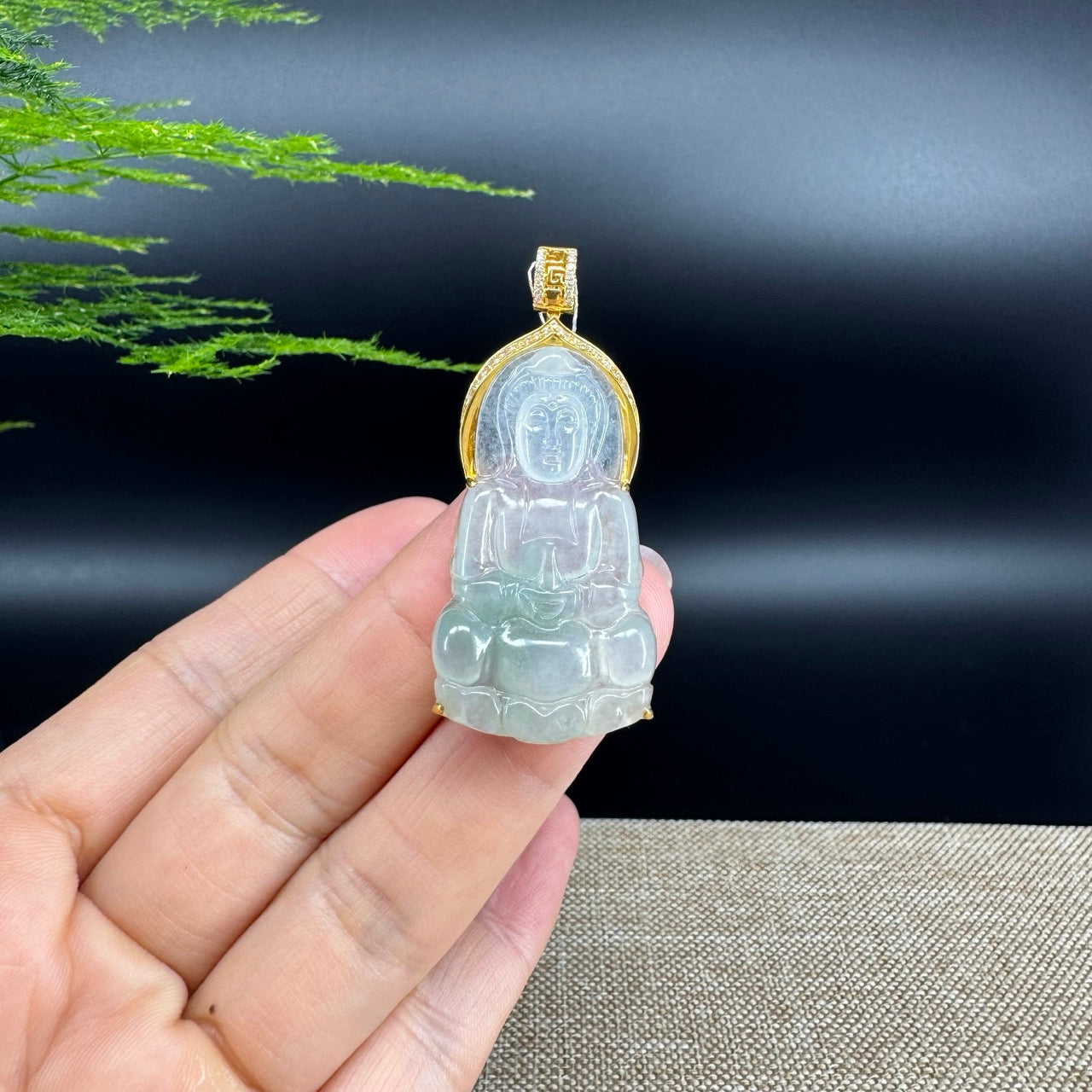 The pendant shape of the guanyin.The pendant color is icy green.