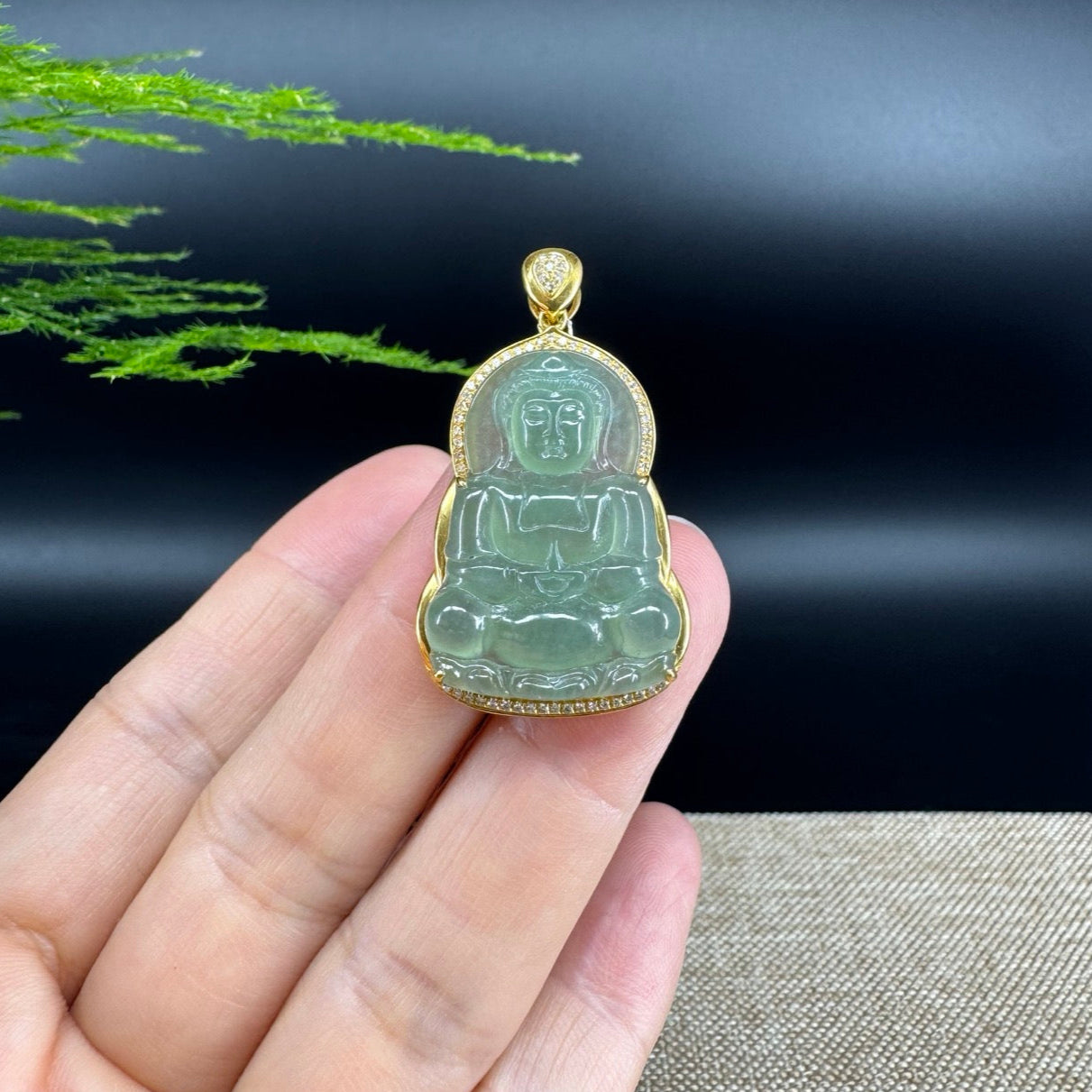 The pendant shape of the guanyin.The pendant color is icy apple green.
