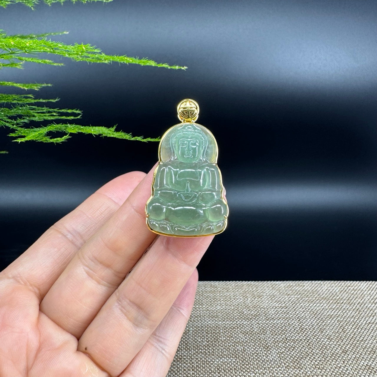 The pendant shape of the guanyin.The pendant color is icy green.