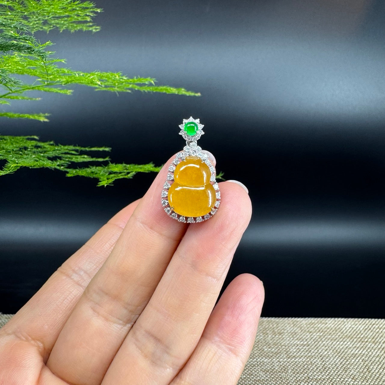 The pendant shape of the hulu.The pendant color is honey yellow.