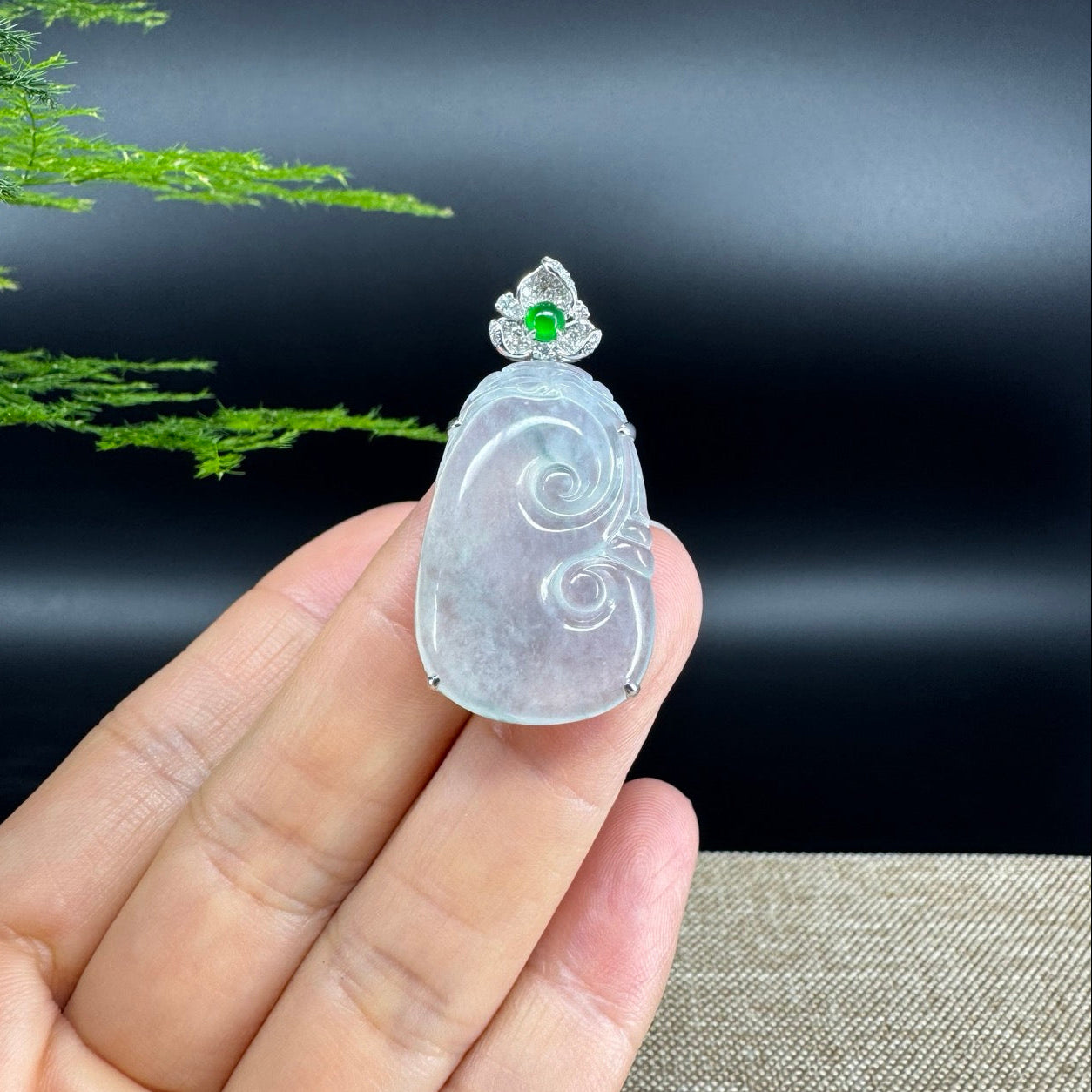 The pendant shape of the ruyi.The pendant color is icy.