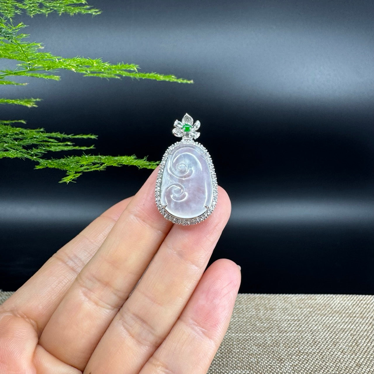 The pendant shape of the ruyi.The pendant color is icy.