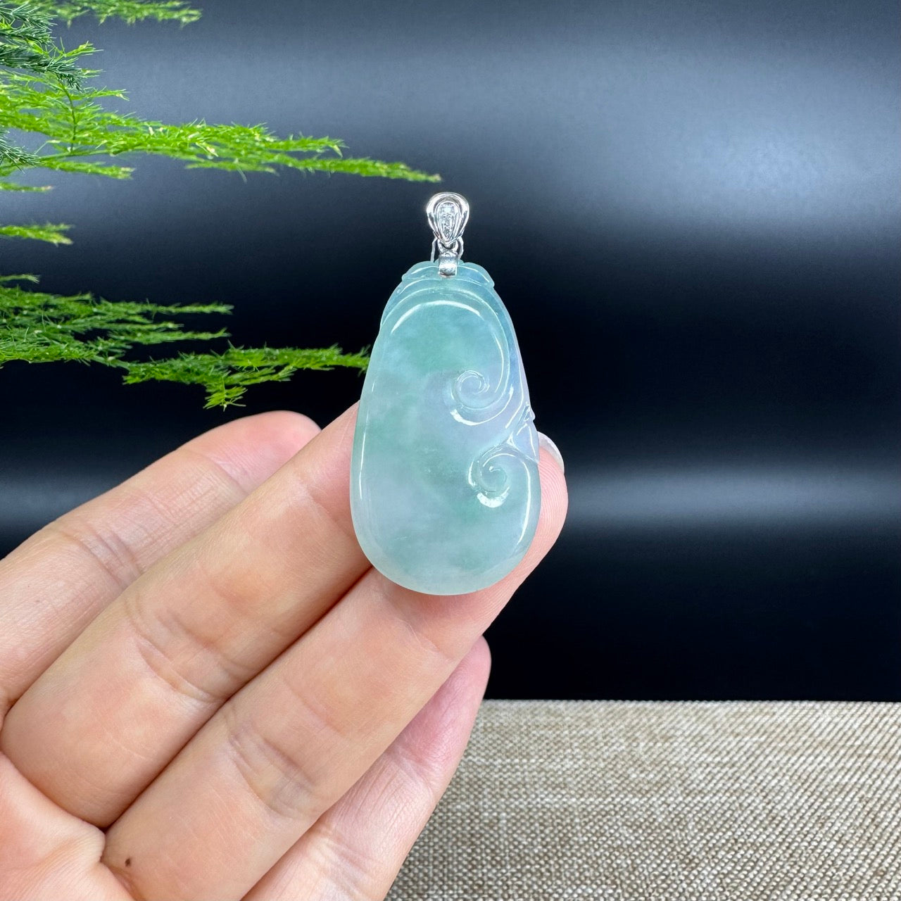 The pendant shape of the ruyi.The pendant color is icy green.