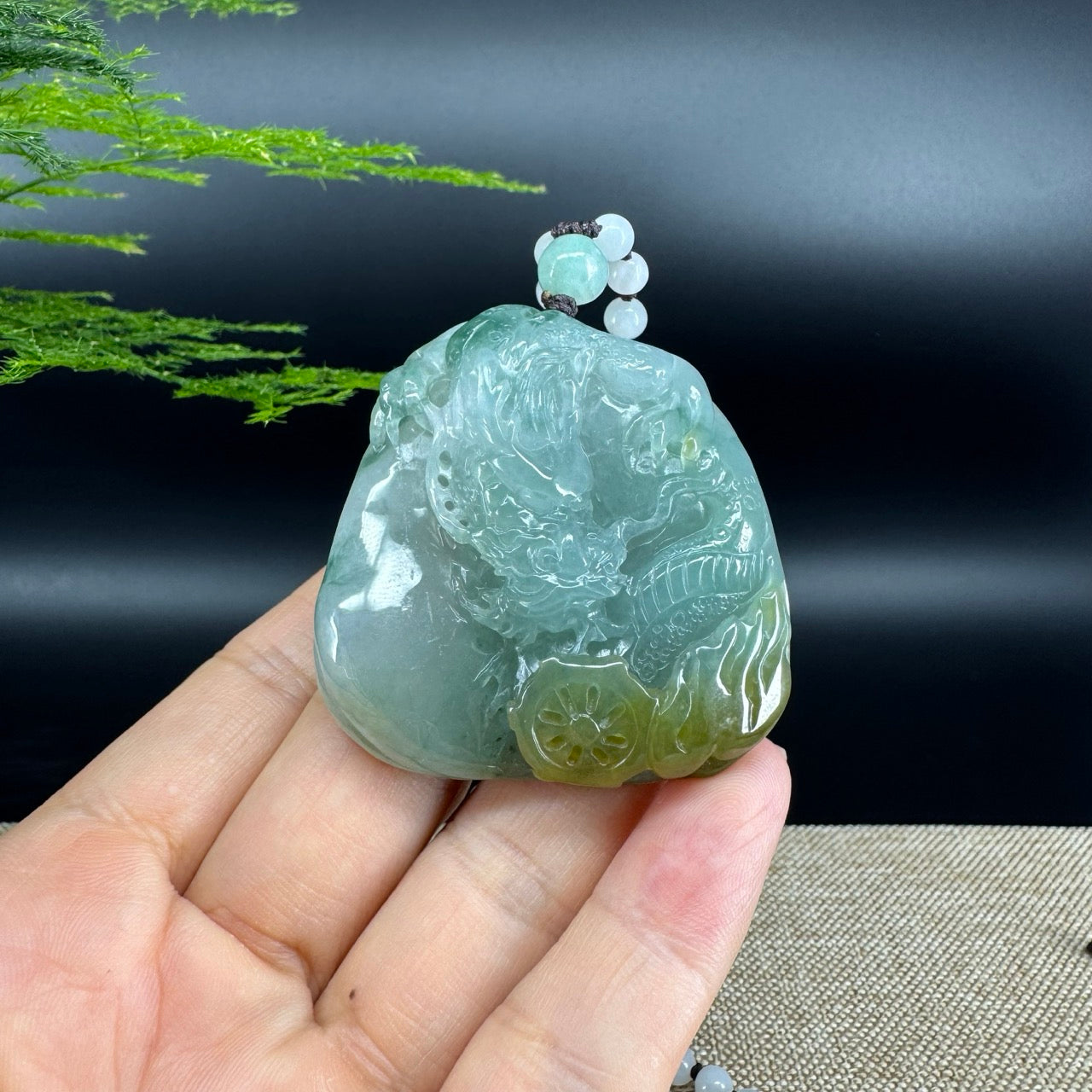The pendant shape of the dragon.The pendant color is yellow green.