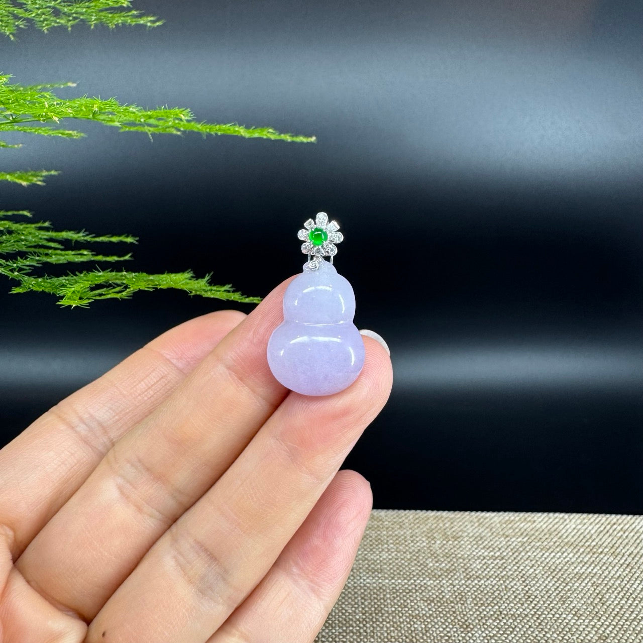 The pendant shape of the hulu.The pendant color is lavender.