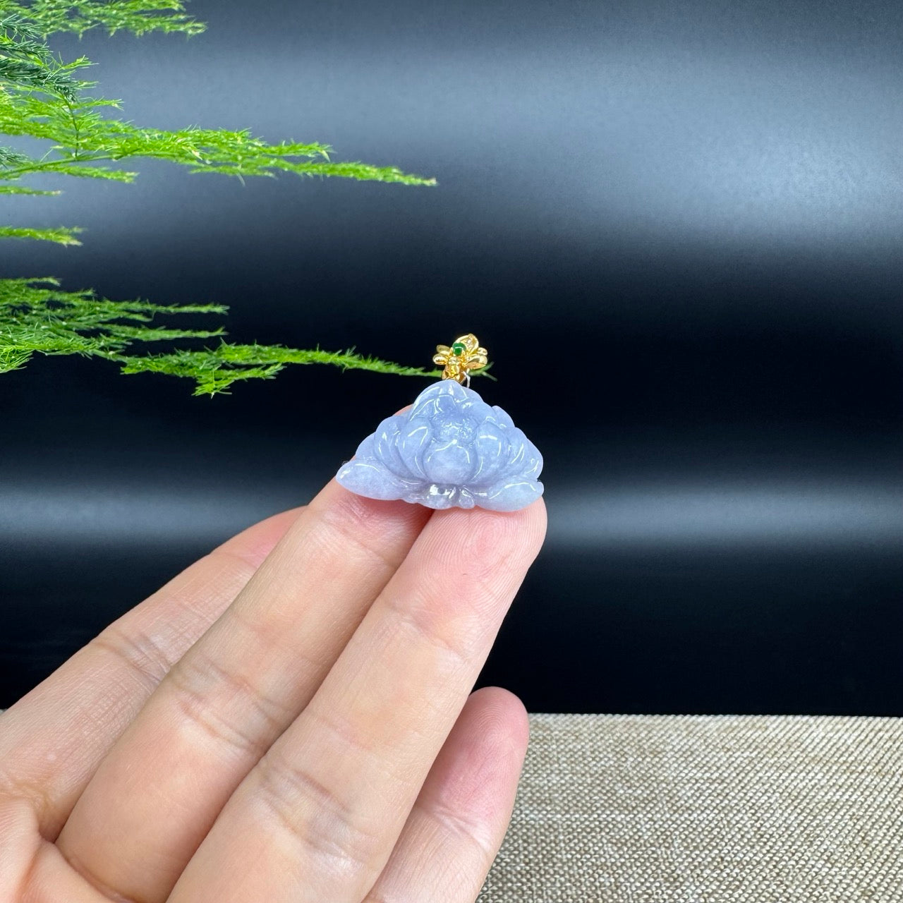 Natural 18K Yellow Gold Burmese Iight Lavender Jadeite Jade Lotus Flower Pendant