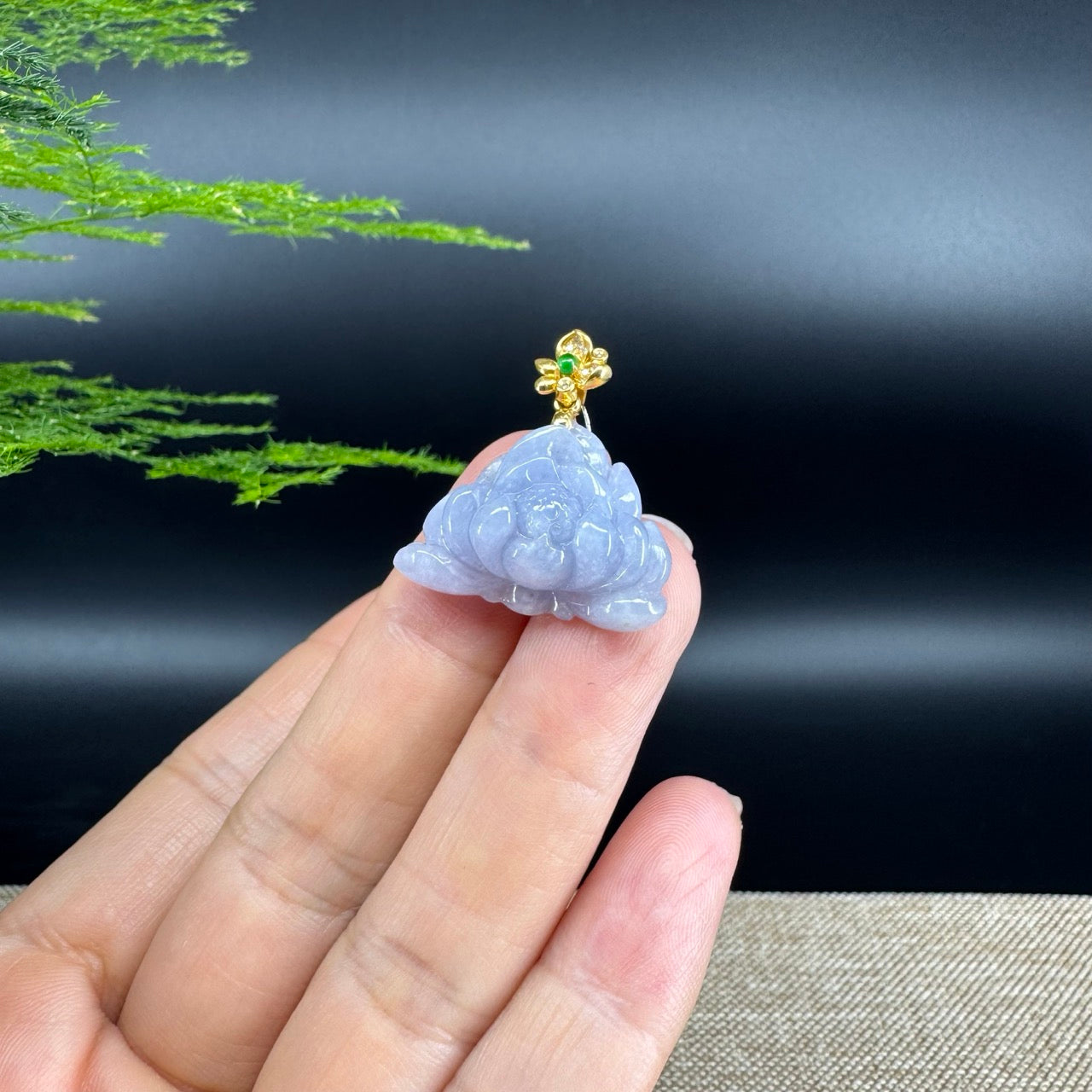 Natural 18K Yellow Gold Burmese Iight Lavender Jadeite Jade Lotus Flower Pendant