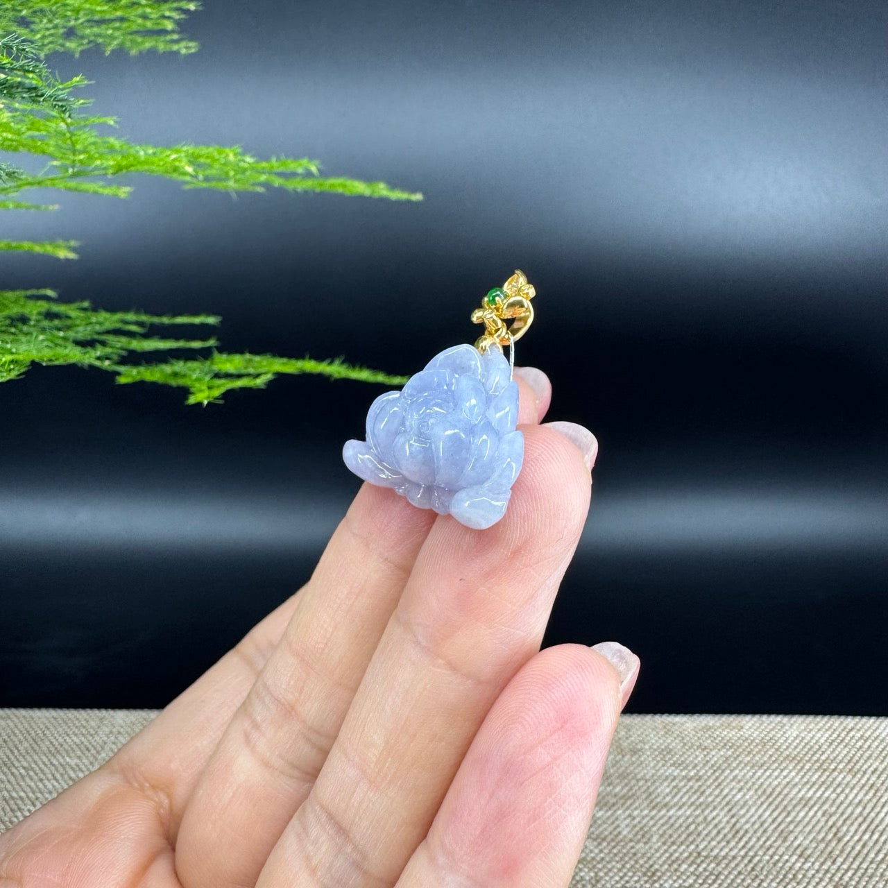 Natural 18K Yellow Gold Burmese Iight Lavender Jadeite Jade Lotus Flower Pendant