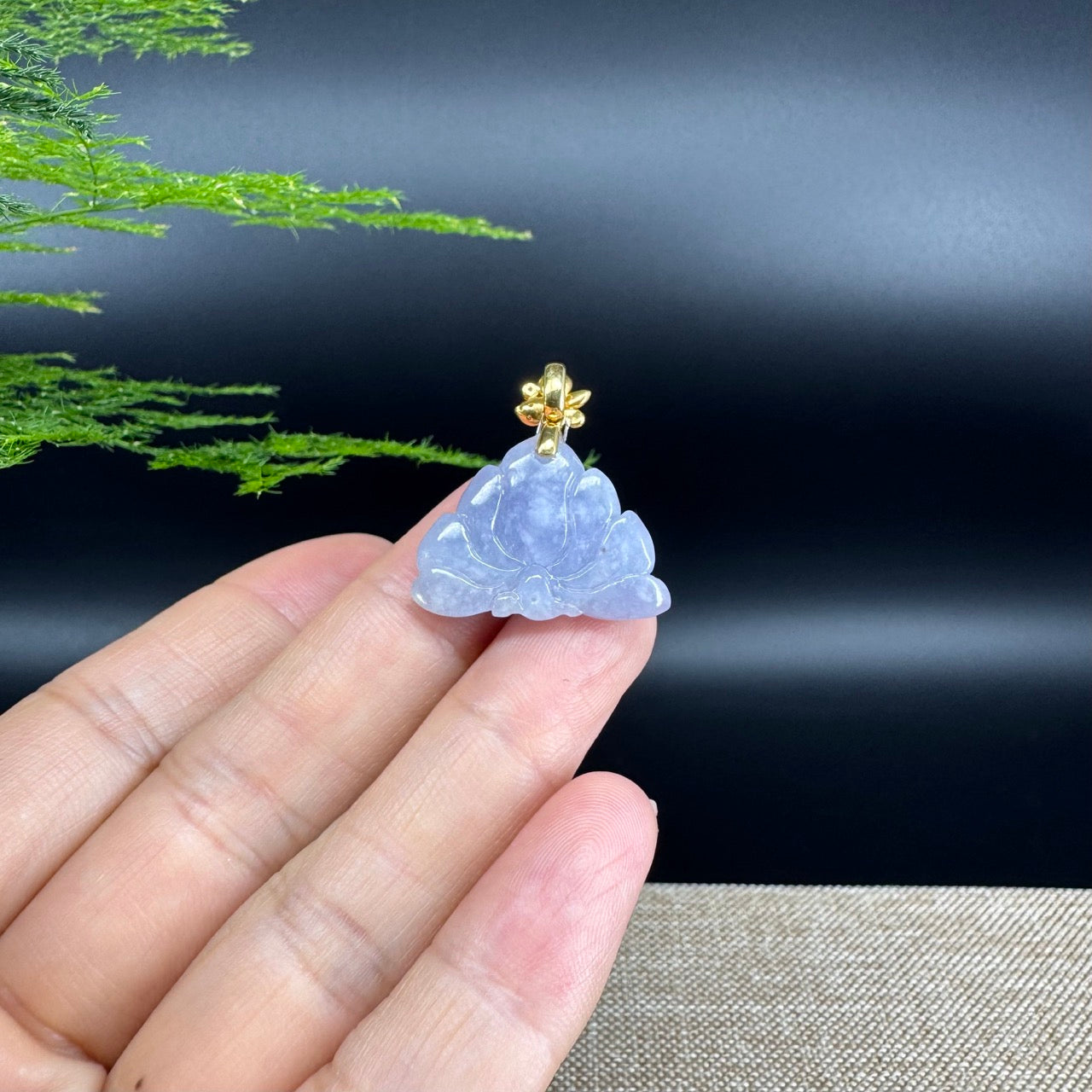 Natural 18K Yellow Gold Burmese Iight Lavender Jadeite Jade Lotus Flower Pendant