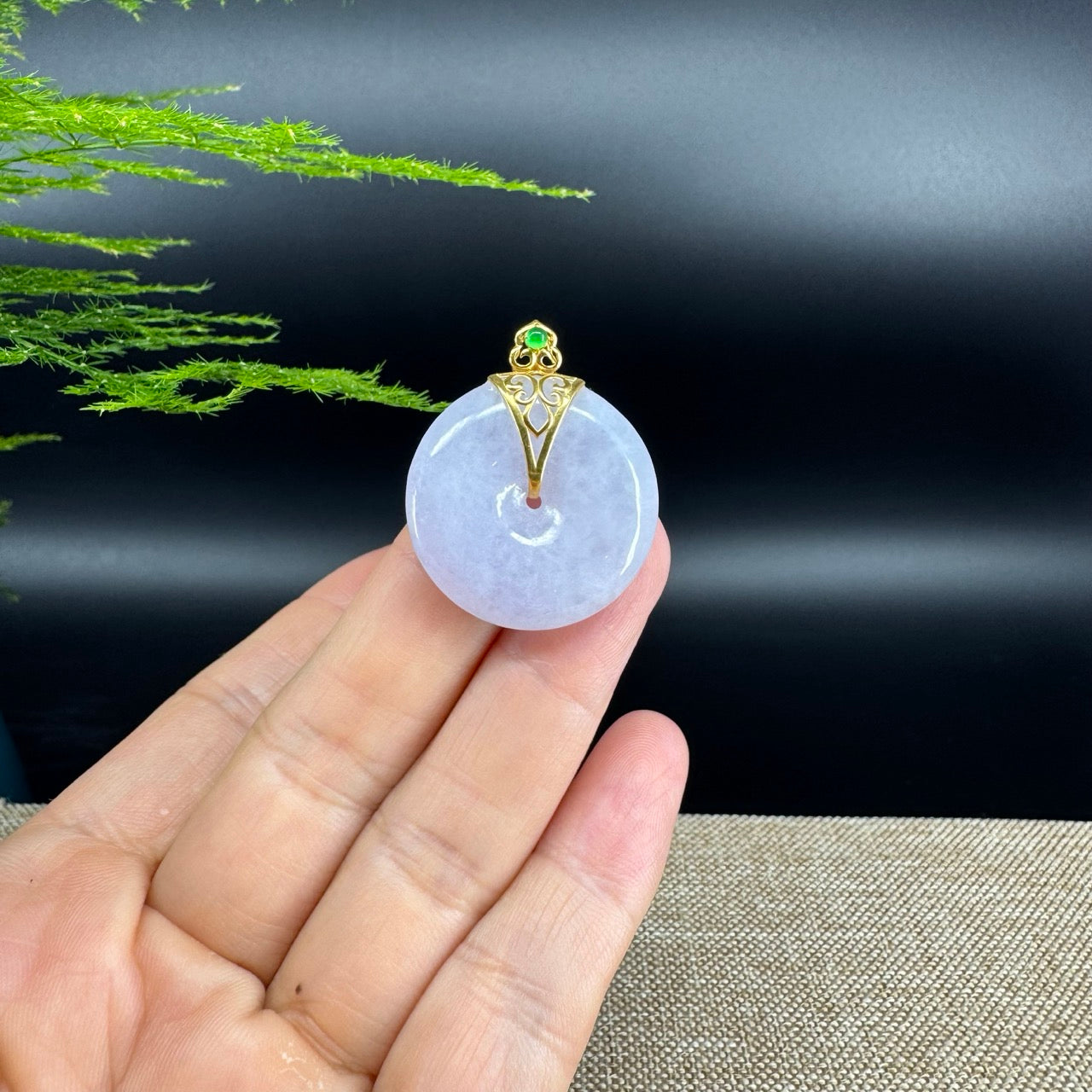 The pendant shape of the koukou.The pendant color is lavender.