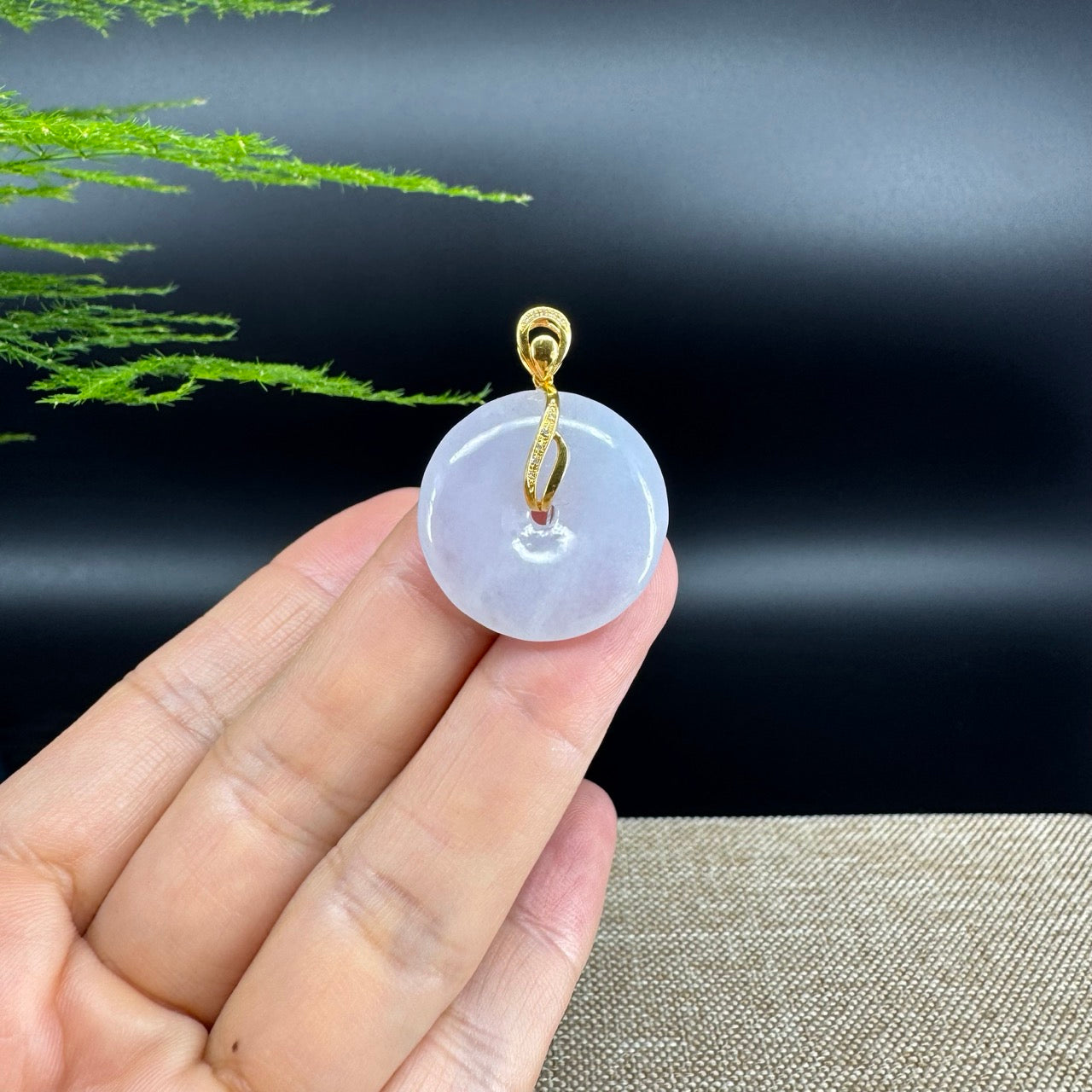 The pendant shape of the koukou.The koukou color is lavender