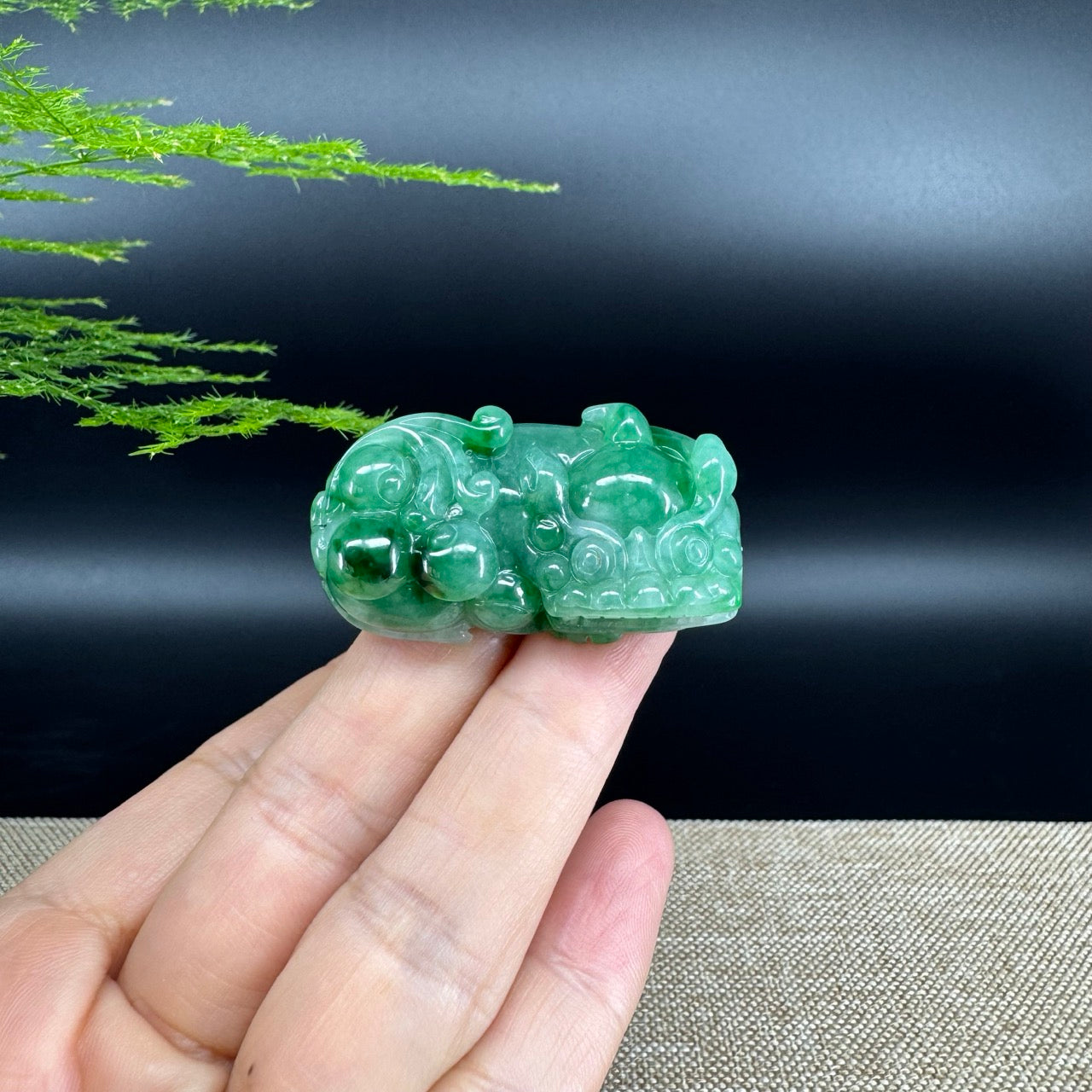 The pendant shape of the pixiu.The pendant color is green.