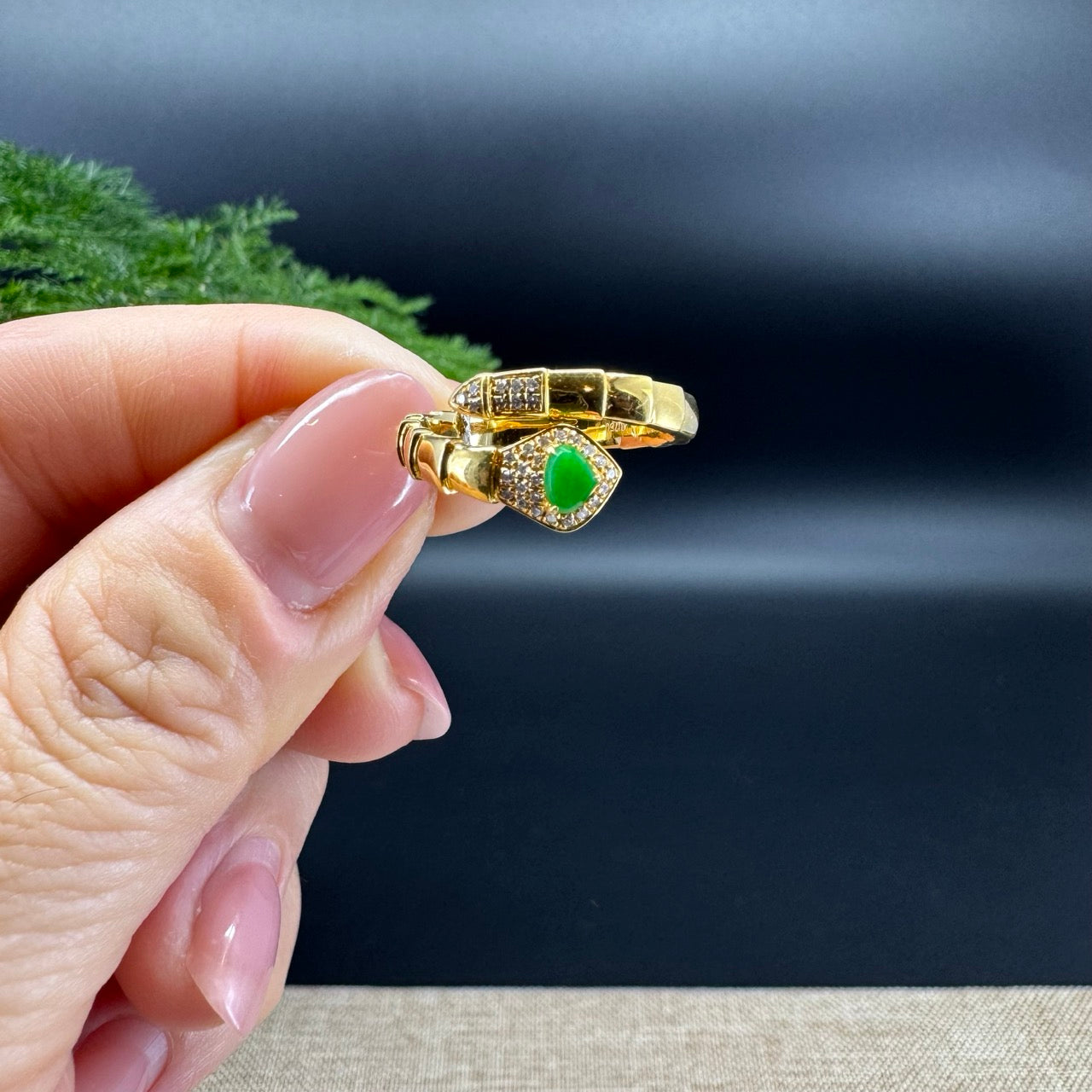 The shape of the ring is snake.The ring color is imperial green.