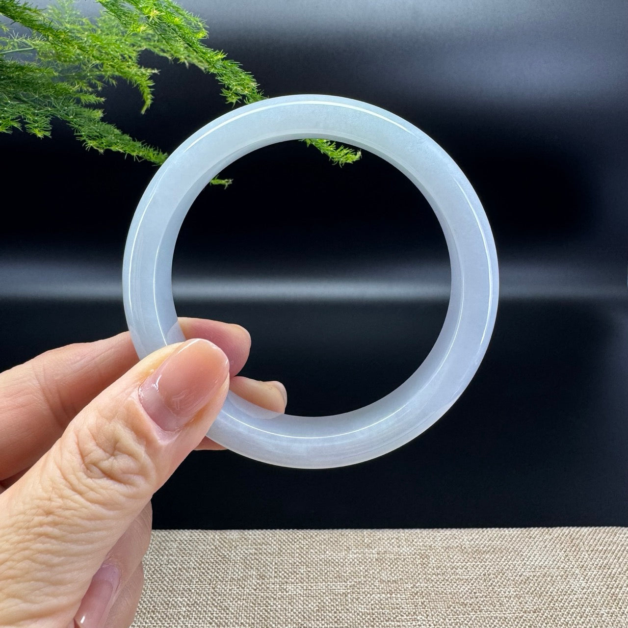 The bangle shape of the half round.The bangle color is lavender green.