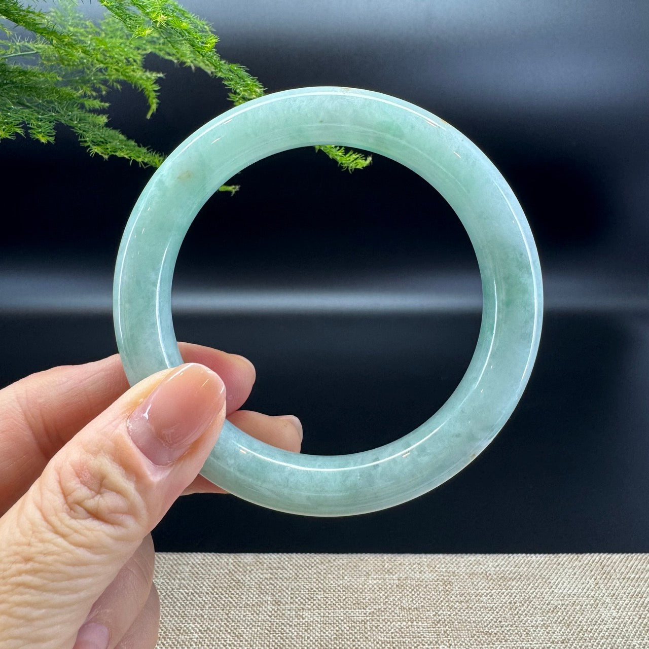 The bangle shape of the round.The bangle color is apple green.