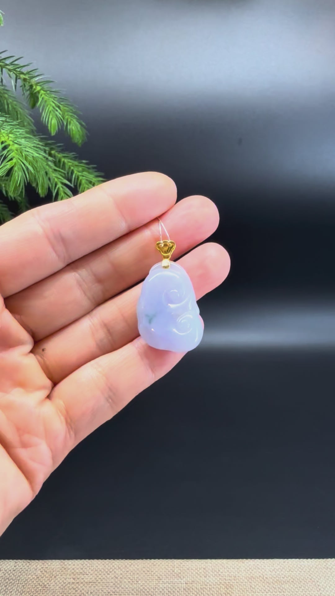 Load and play video in Gallery viewer, RealJade® Co. 18K Yellow Gold Genuine Burmese Light Lavender Jadeite Jade RuYi Pendant
