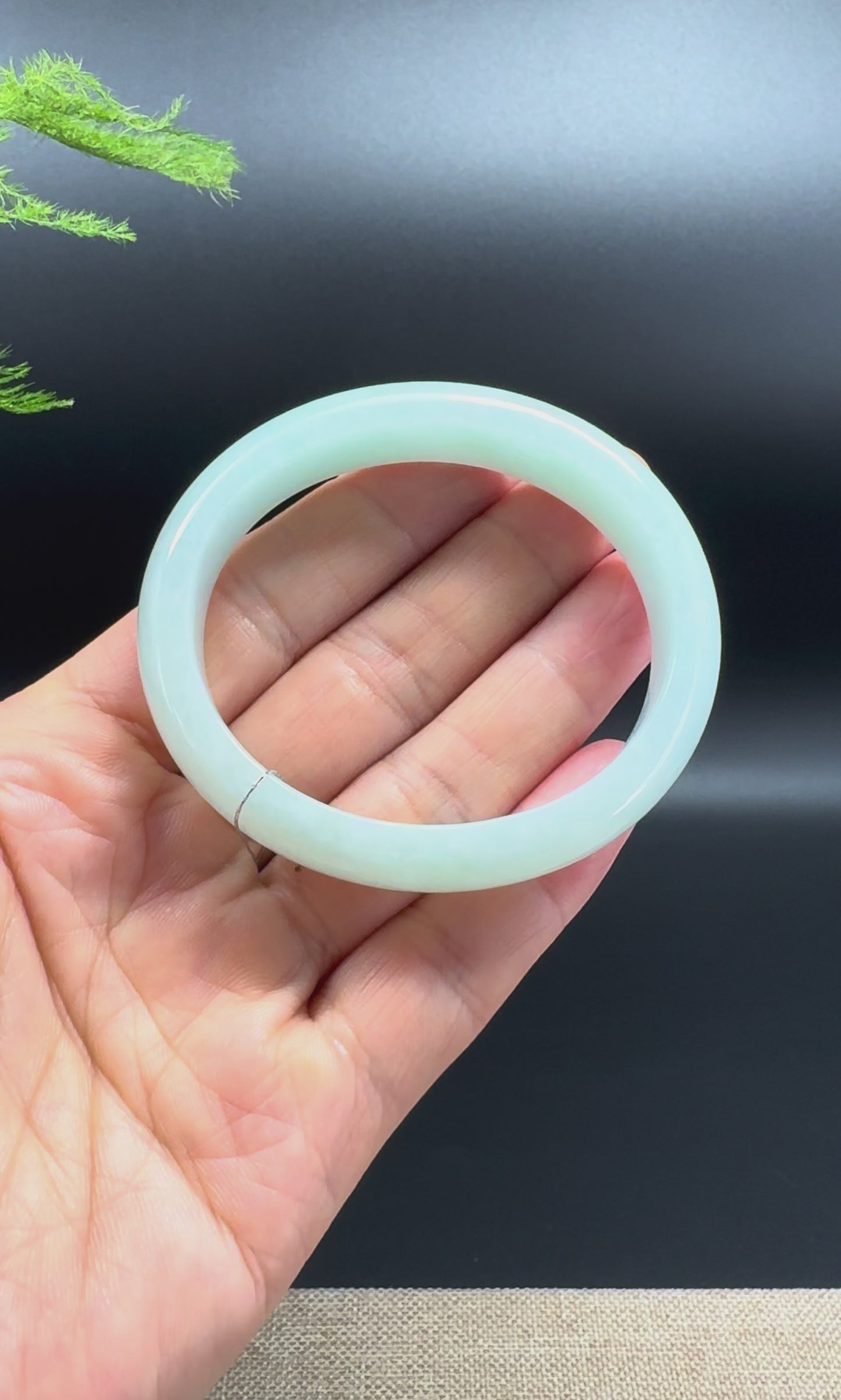 Load and play video in Gallery viewer, Genuine Burmese Green Jade Jadeite Bangle Bracelet ( 53.9*47.3mm )
