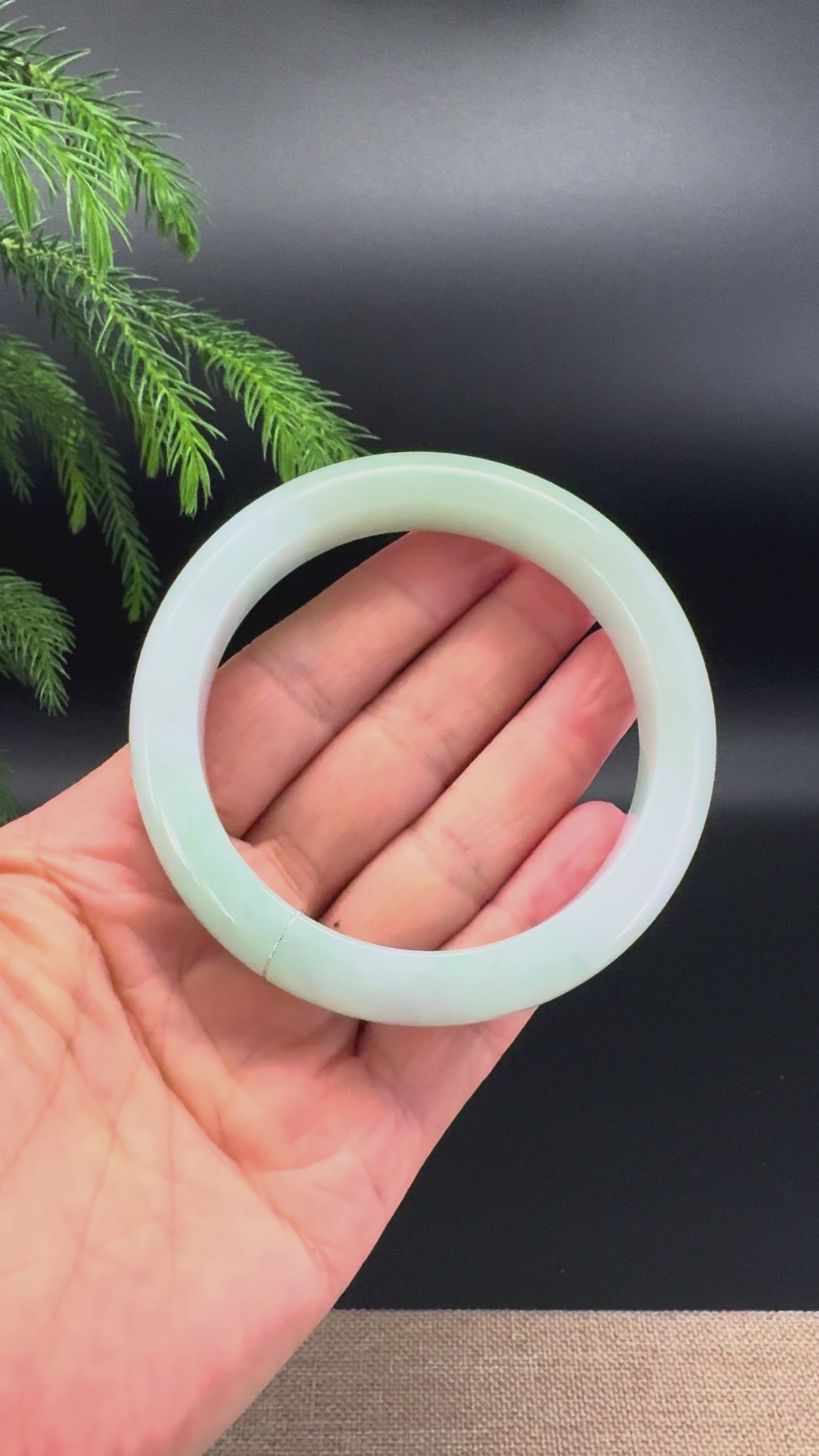 Load and play video in Gallery viewer, Genuine Burmese Light Green Jade Jadeite Bangle Bracelet ( 60.5mm )
