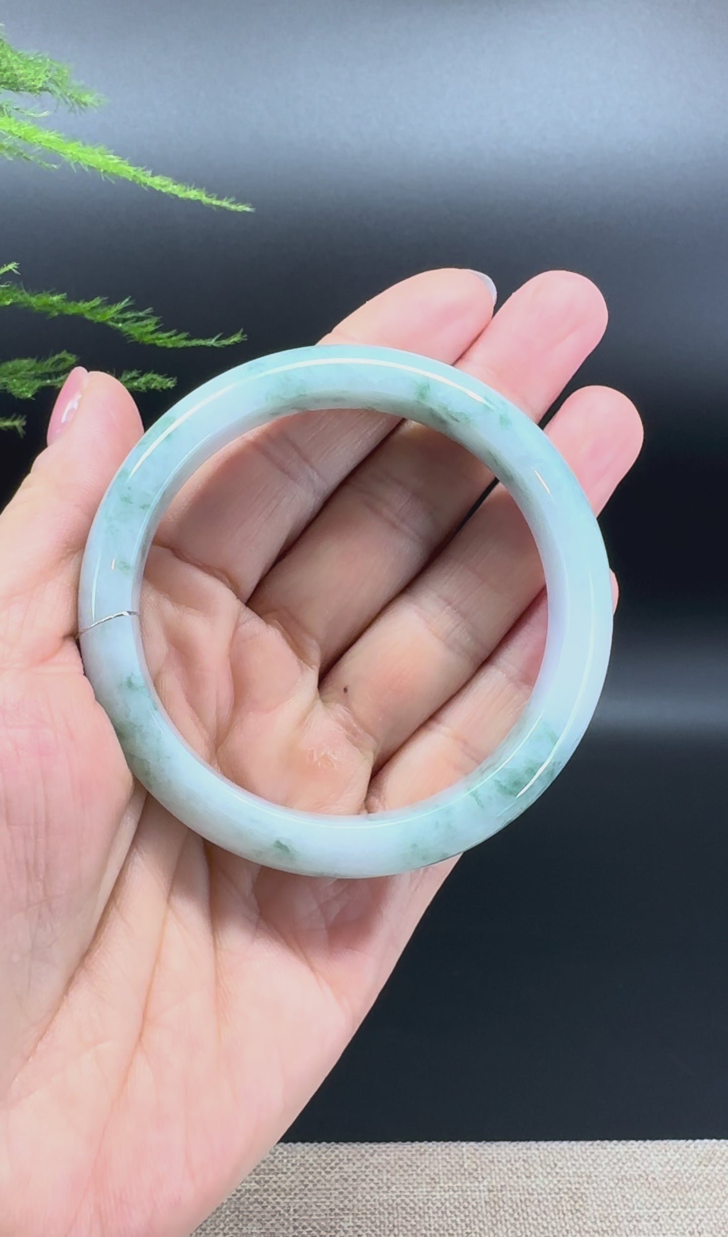 Load and play video in Gallery viewer, Genuine Burmese Green Jade Jadeite Bangle Bracelet ( 57mm )
