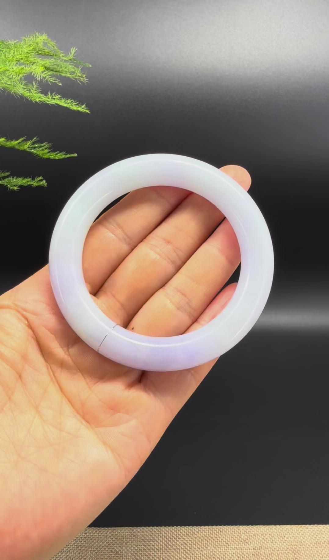 Load and play video in Gallery viewer, Genuine Burmese Lavender Jade Jadeite Bangle Bracelet ( 53.9mm )
