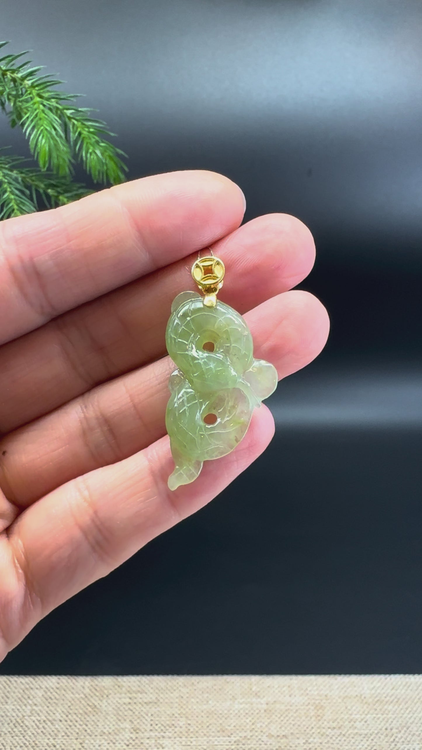Load and play video in Gallery viewer, RealJade® co. 18k Yellow Gold Natural Green Jadeite Jade Snake Pendant Necklace
