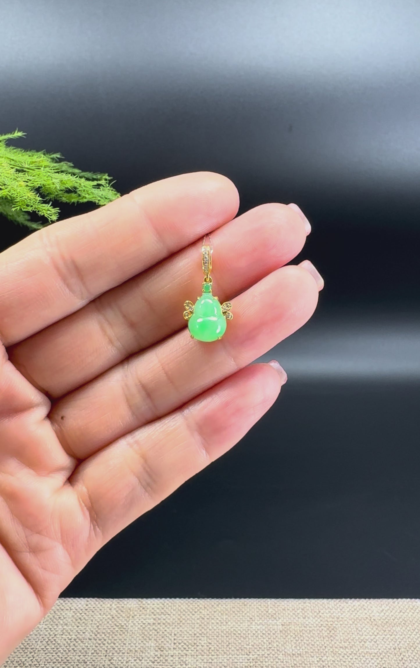 Load and play video in Gallery viewer, RealJade® Co. Genuine Green Jadeite Jade Mini Hulu Bee Necklace With 18K Yellow Gold
