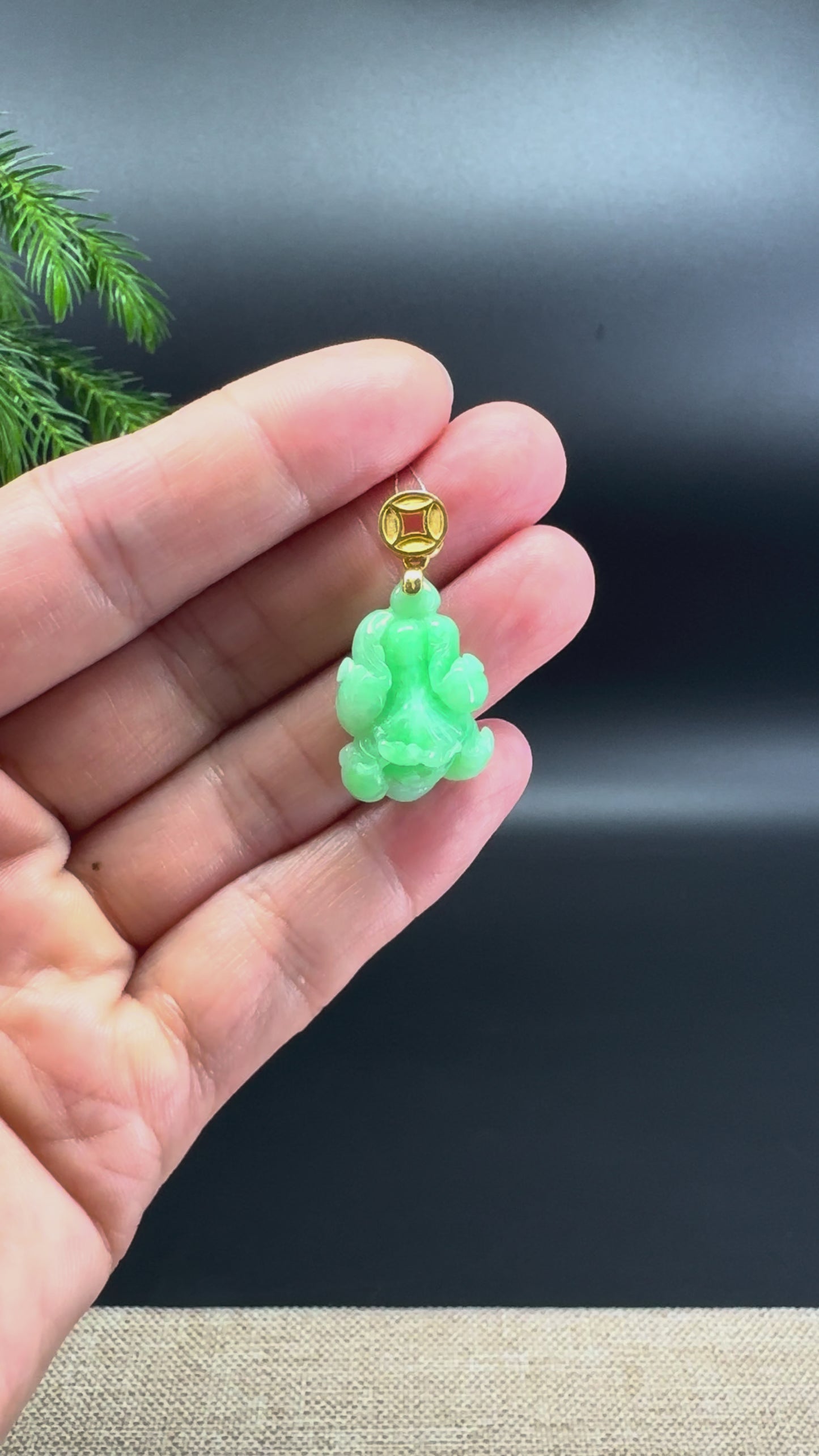 RealJade® Co. 18K Yellow Gold Genuine Apple Green Jadeite Jade Cabbage Necklace