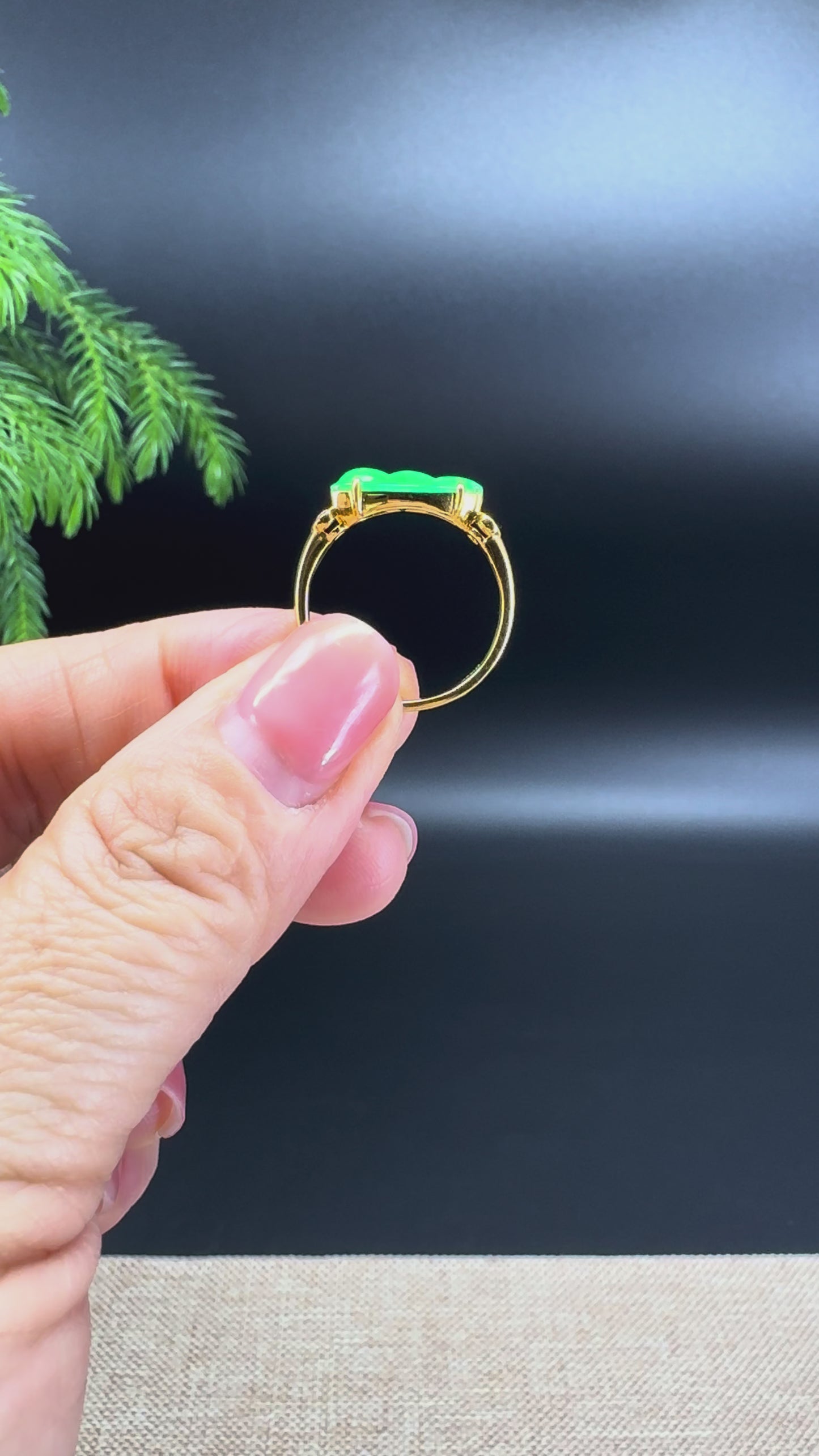 RealJade® 18K Yellow Gold Green Jadeite Jade Bean Diamonds Ring