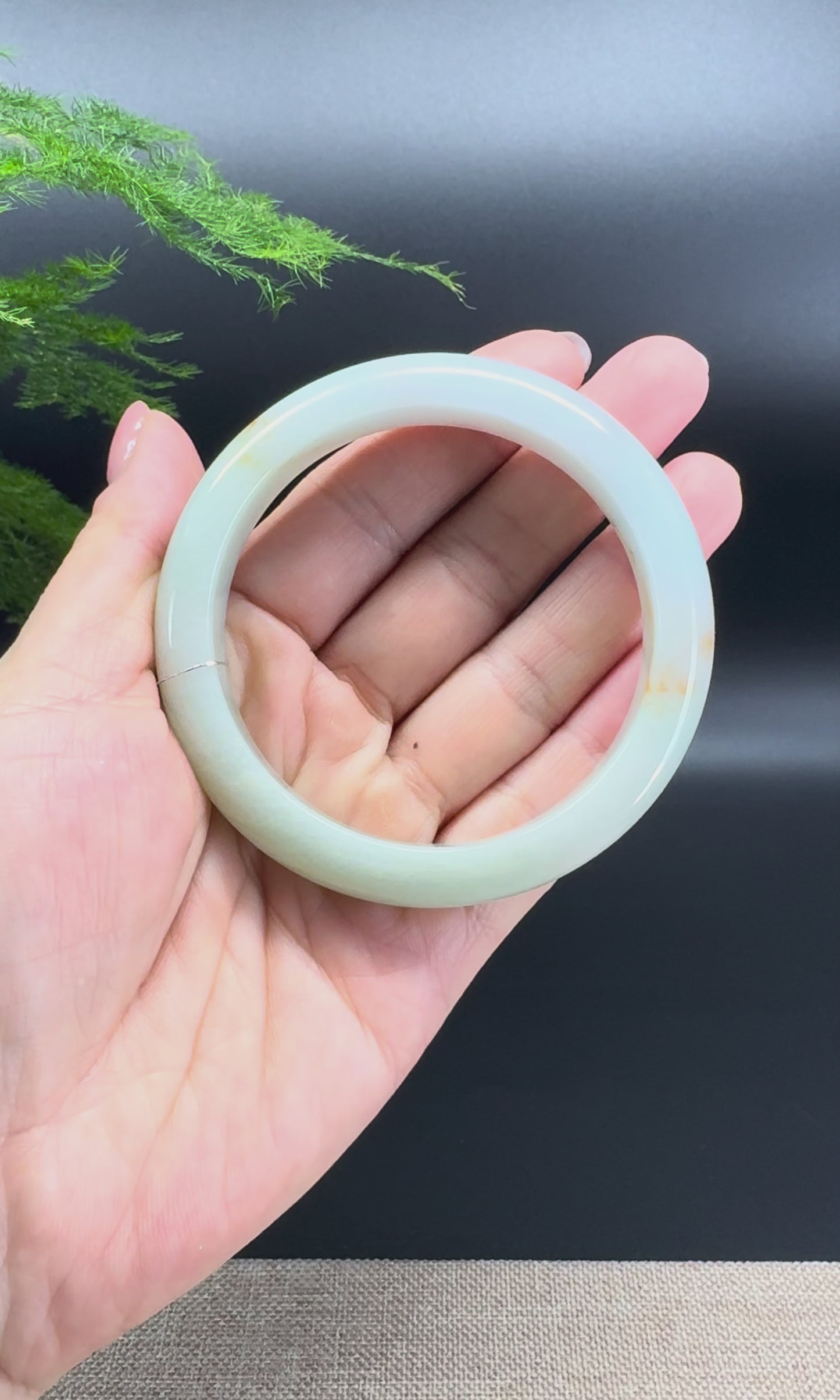 Load and play video in Gallery viewer, Genuine Burmese Yellow Green Jade Jadeite Bangle Bracelet ( 59.1mm )
